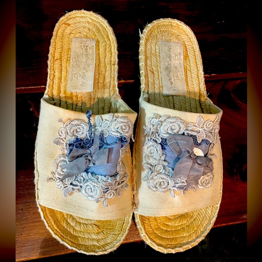 Taylor G Boutique (Dallas, TX) lightly worn slides with floral bow top